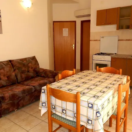 דירה With A Parking Space - 15005 רוגוזניצה
